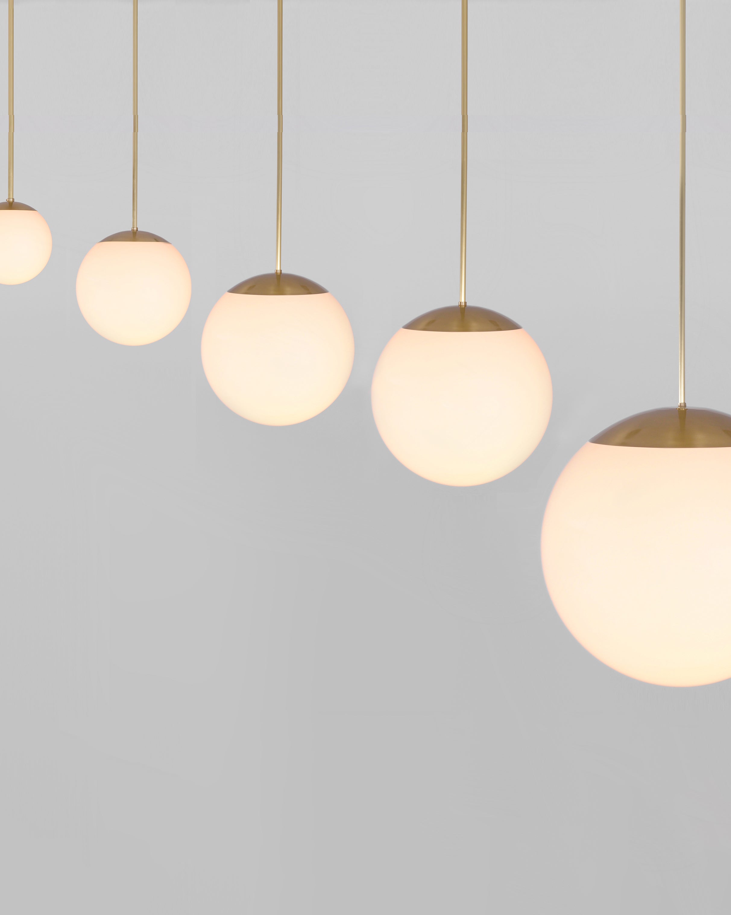 Schwung Glass Globe 200 Opal Mat Globe Pendant Light